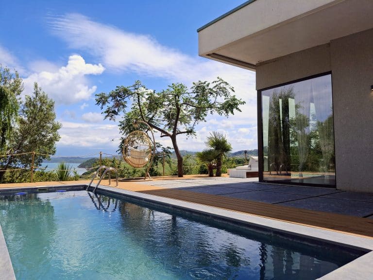 Rent a Beautiful Villa for your holidays in Cape of Rodon